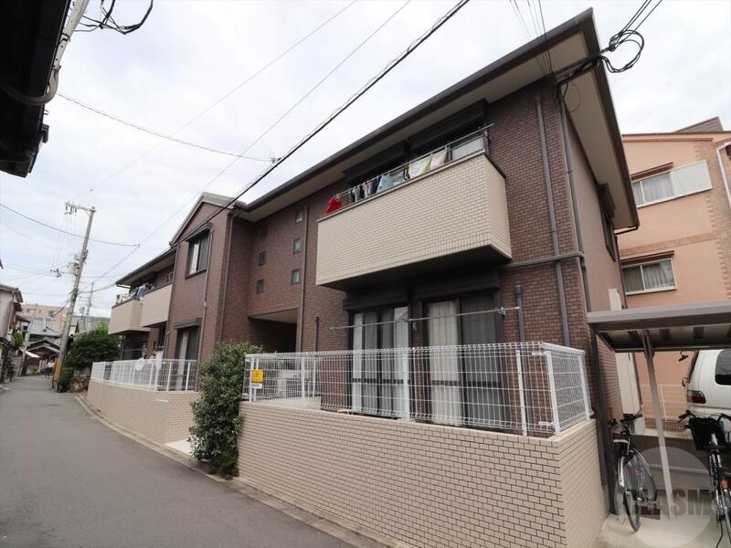 建物外観　タイル張りの綺麗な外観です。