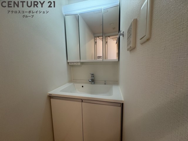 洗面設備　収納も豊富な独立洗面化粧台付き☆