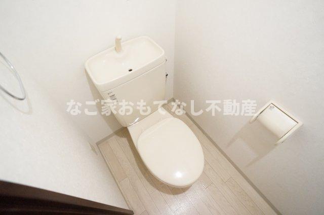 トイレ　※写真は別号室