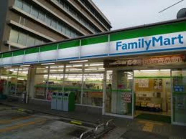 コンビニ　ファミリーマート世田谷教育会館前店（コンビニ）まで374m