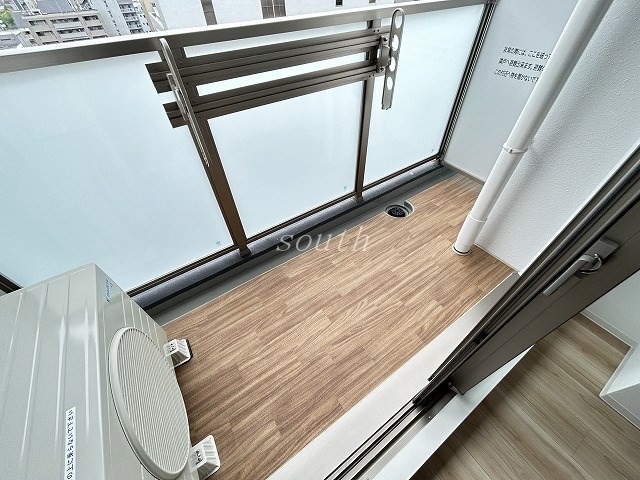 バルコニー　部屋・階数により室内カラーが異なります