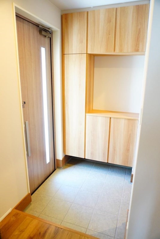 玄関　玄関収納あり