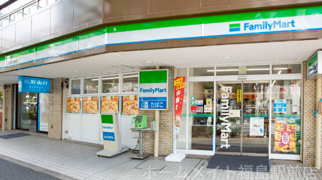コンビニ　ファミリーマート本庄西三丁目店（コンビニ）まで438m