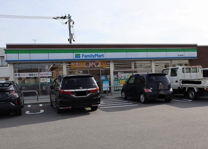 コンビニ　ファミリーマート（コンビニ）まで1313m