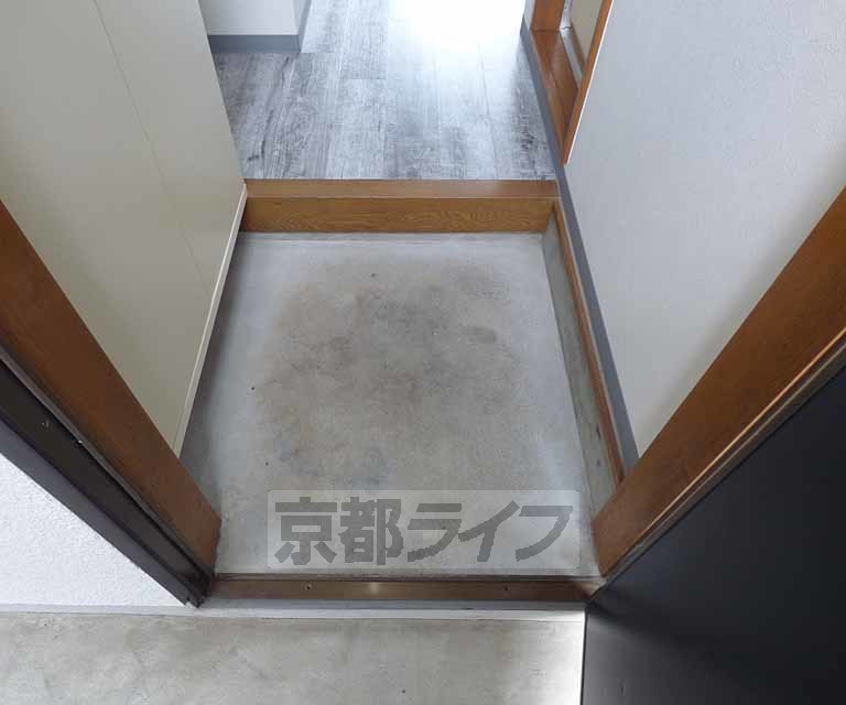 玄関　出入りに十分なスペースを確保した玄関です。