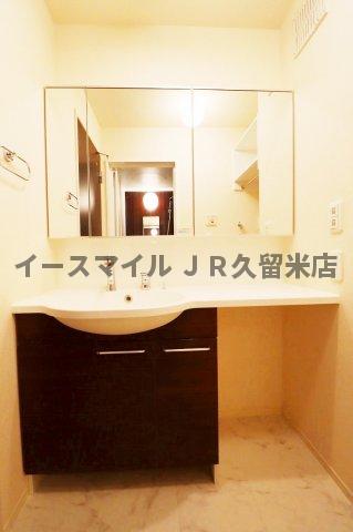 洗面設備　独立洗面台あり、毎朝おしゃれに忙しい女性の方におすすめです