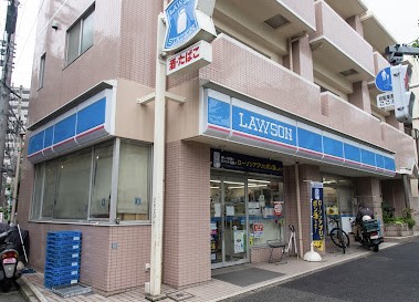 コンビニ　ローソン池尻三宿通店（コンビニ）まで175m