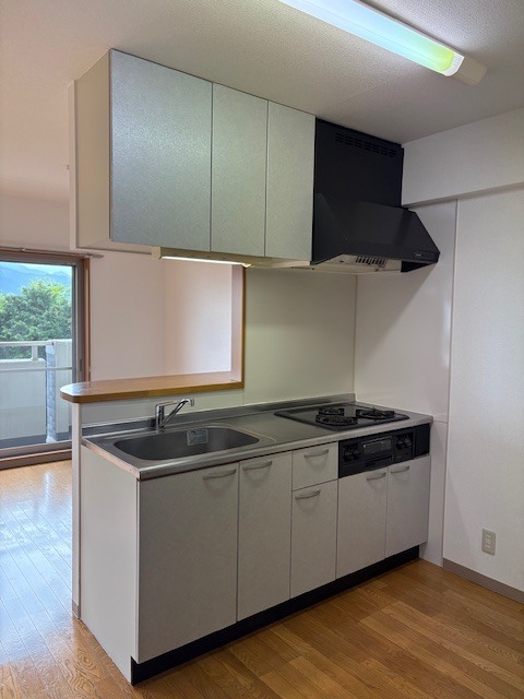 キッチン　同物件同タイプの別のお部屋の写真です
