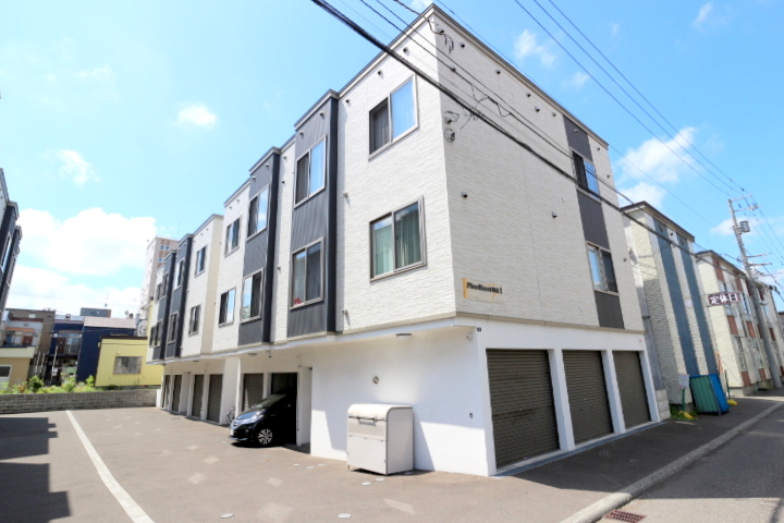 建物外観　★☆彡対面システムキッチンで床暖、追い焚き付きと高設備！★☆