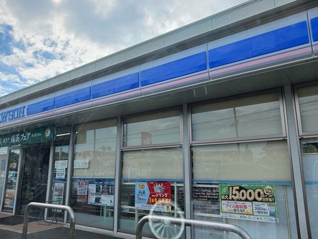 コンビニ　ローソン東茱萸木一丁目店様（コンビニ）まで369m