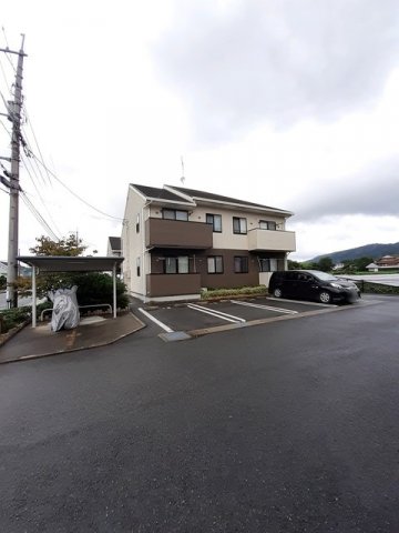駐車場　駐車場があるので、車を買う予定の方も安心です