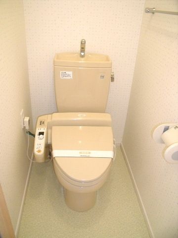 トイレ　洗浄機能付きの便座です