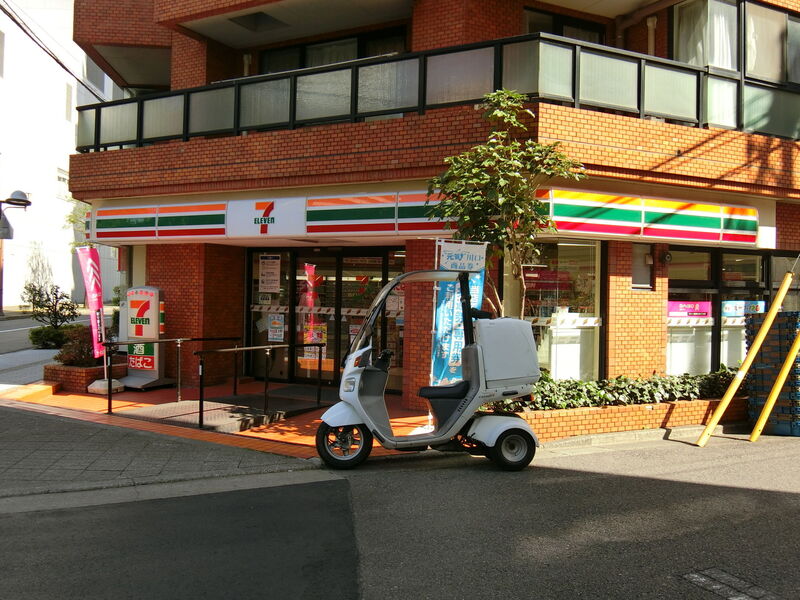 コンビニ　セブンイレブン川口駅西口店（コンビニ）まで268m