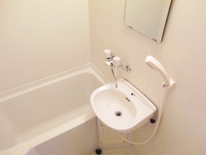 バス・シャワールーム　お風呂とトイレは別なんです◎