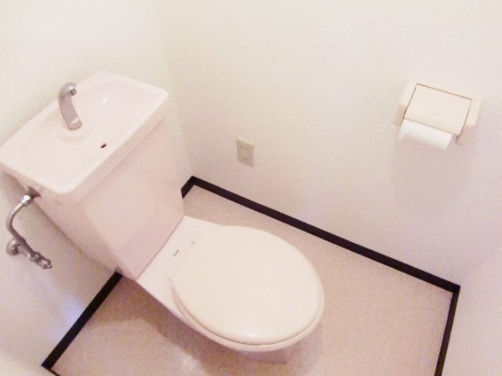 トイレ　トイレは普通ですみません・・・・。