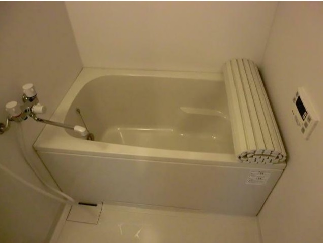 バス・シャワールーム　コンパクトで使いやすいお風呂です