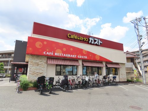 飲食店　ガスト 新川崎明津店(から好し取扱店)（飲食店）まで394m