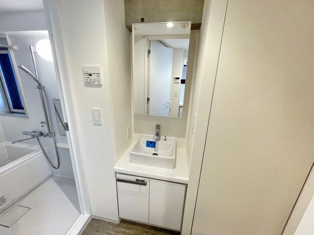 洗面設備　写真は他号室です。