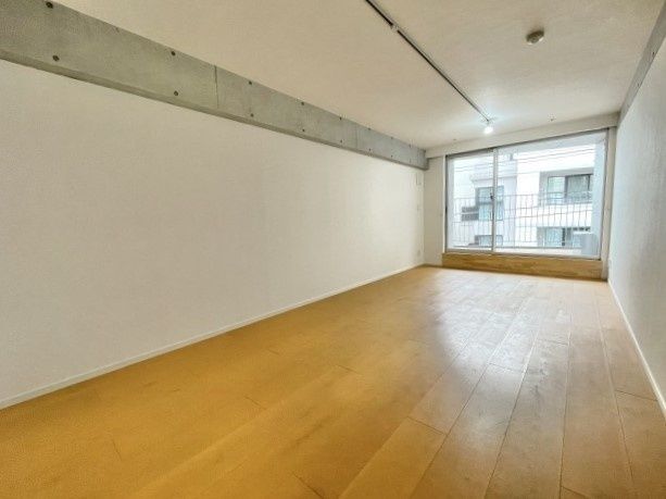 居室・リビング　写真は他号室です。