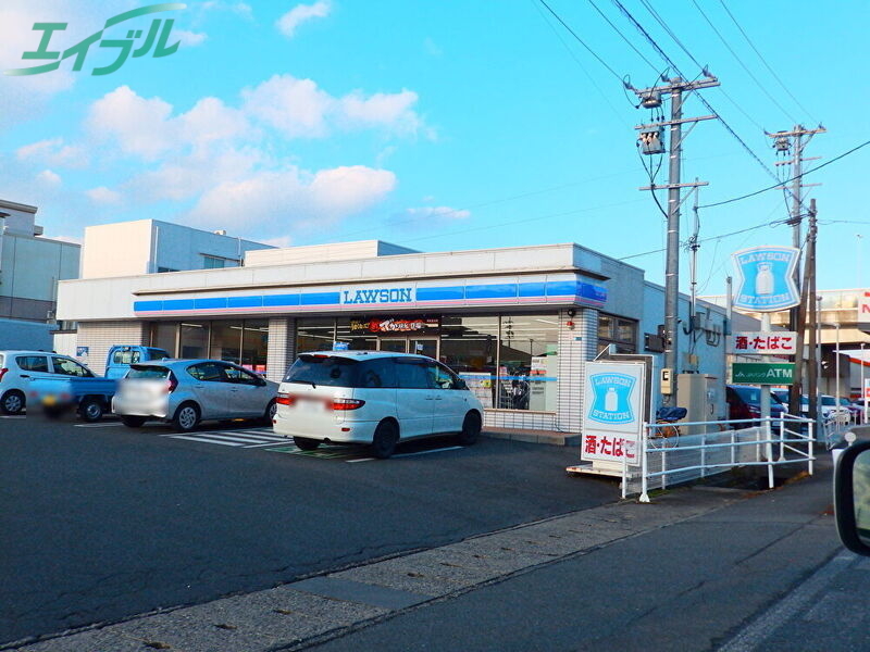 コンビニ　ローソン四日市八田店（コンビニ）まで678m