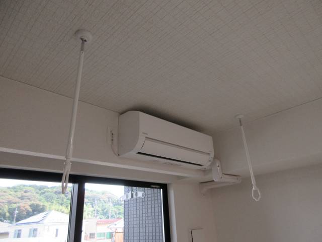 その他設備　室内物干し・エアコン