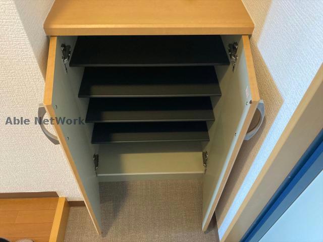 玄関　※同物件別部屋の写真です。