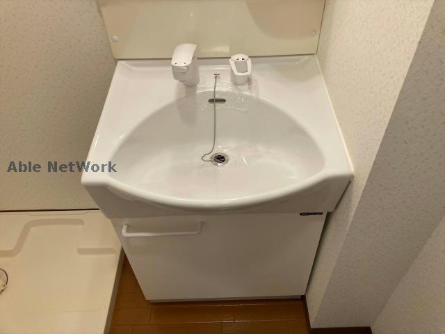 洗面設備　※同物件別部屋の写真です。
