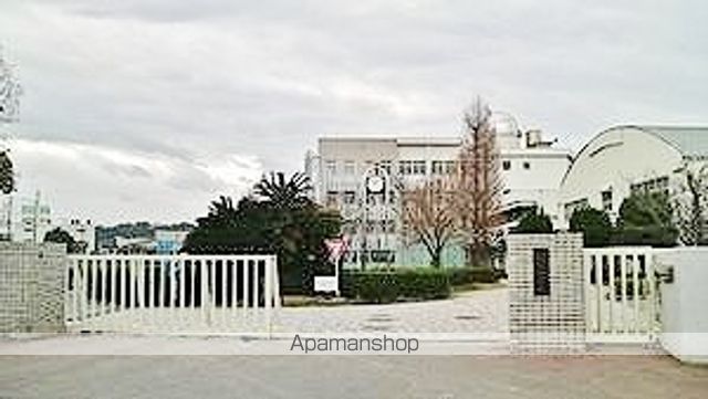 中学校　鳴門教育大学附属中学校（中学校）まで458m