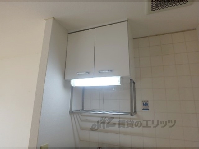 洗面設備　キッチン上収納