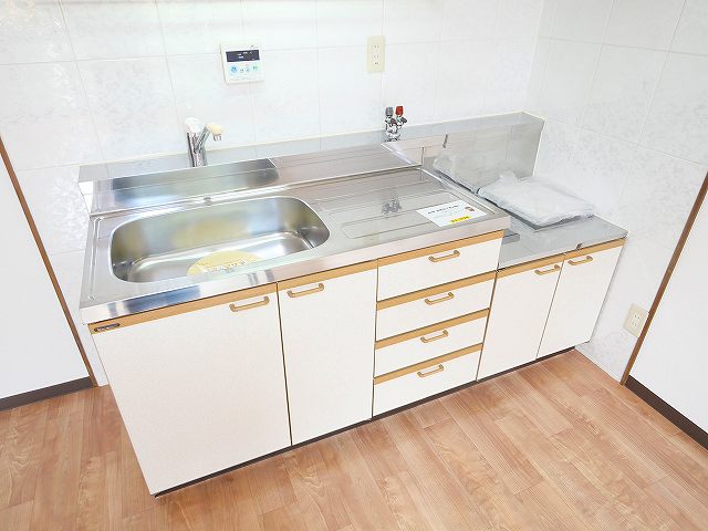 キッチン　コンパクトなキッチンで掃除もラクラク