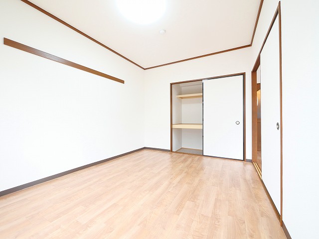 その他部屋・スペース　広くて明るい寝室