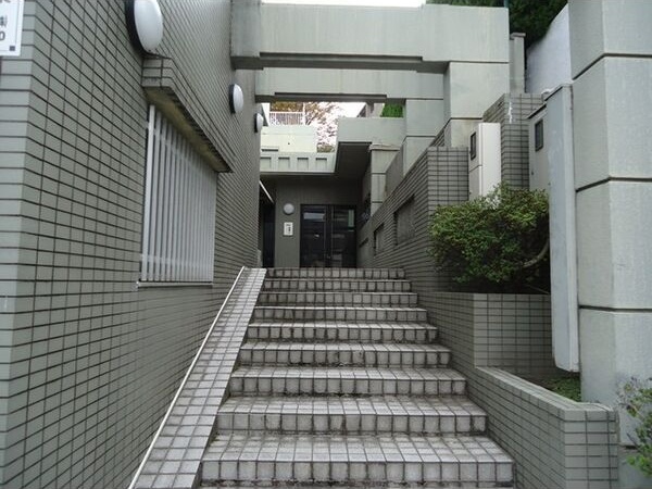 エントランス　名古屋で一番初期費用の安い賃貸専門の不動産会社です(^^)