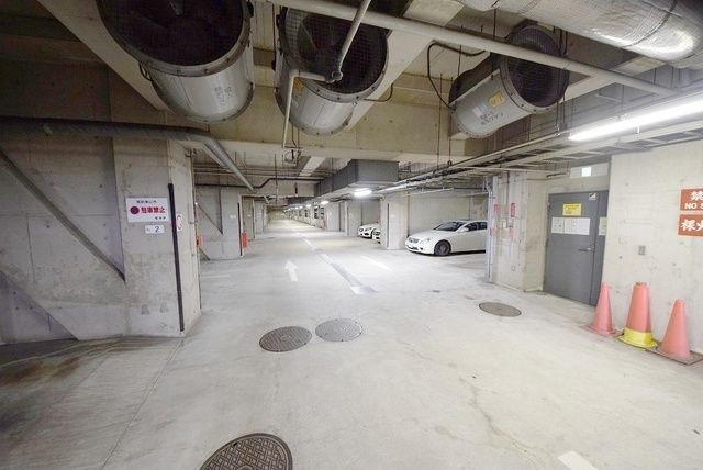 駐車場　★地下駐車場からお部屋まで上がれます★