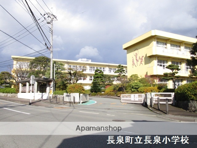 小学校　長泉小学校（小学校）まで607m