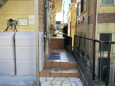 エントランス　最寄駅徒歩６分