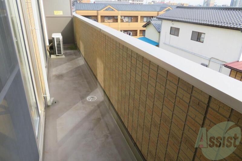 バルコニー　陽当たりのいいバルコニーでお洗濯を干すのにいいですね