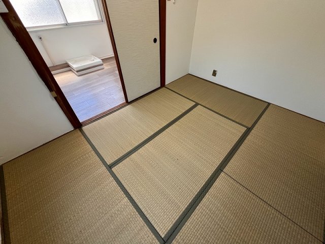 その他部屋・スペース　落ち着いた色調の寝室です