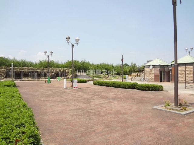 公園　東中富桜づつみ公園（公園）まで1574m
