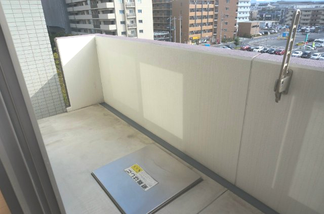 バルコニー　同建物内の別室写真となります。