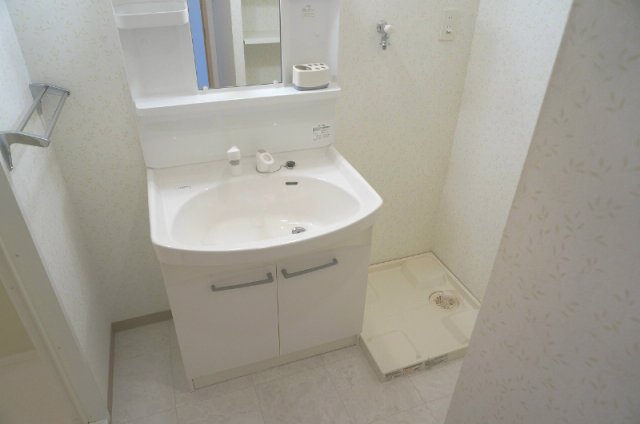 洗面設備　同建物内の別室写真となります。