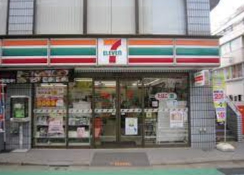 コンビニ　セブンイレブン神宮前店（コンビニ）まで304m