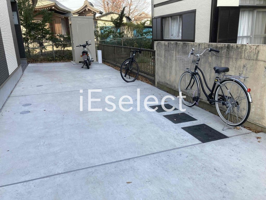 その他　自転車やバイクも駐輪可能です