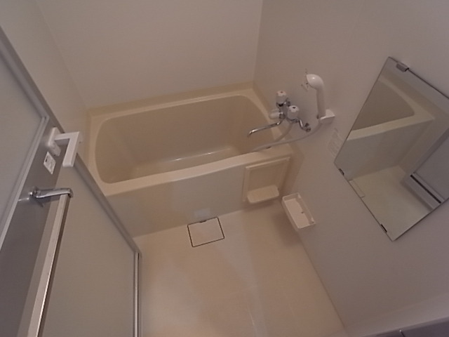 バス・シャワールーム　お風呂・トイレ別のセパレートはいいですね。