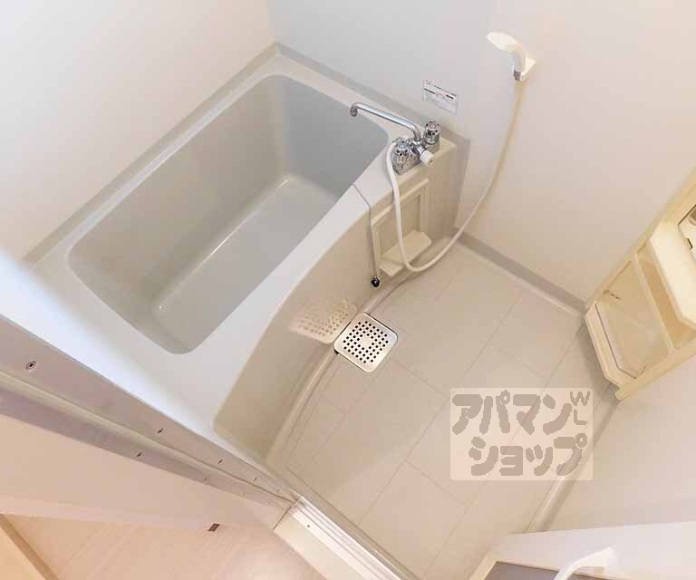 バス・シャワールーム　１坪タイプのお風呂です