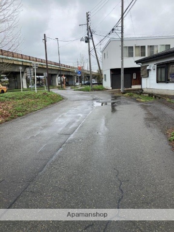 その他　前面道路（その他）まで0m