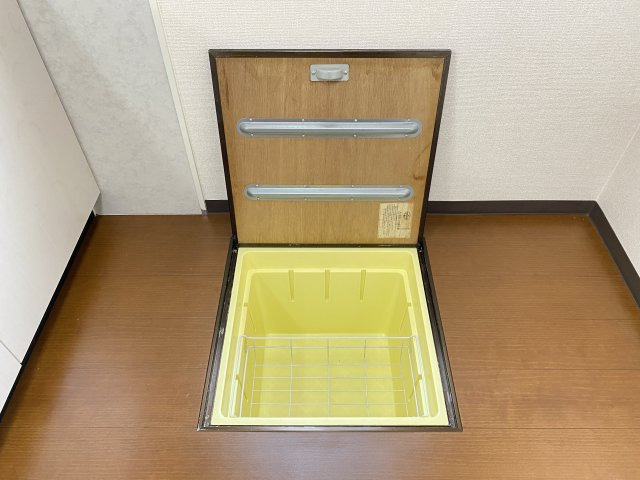 キッチン　床下収納