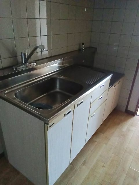 キッチン　※同建物別号室の写真です