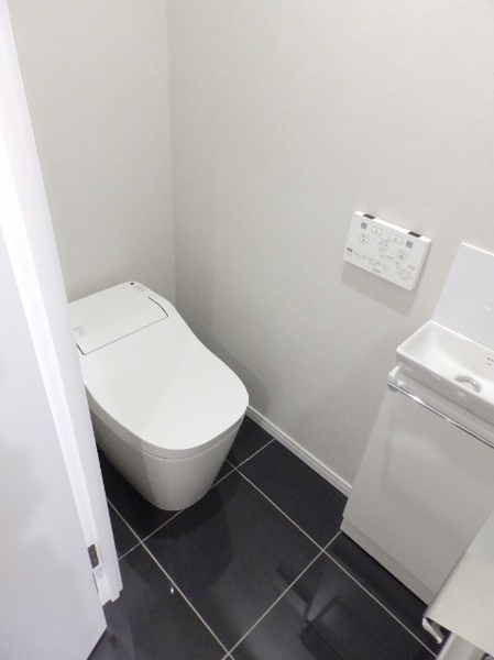 トイレ　落ち着いた色調のトイレです♪