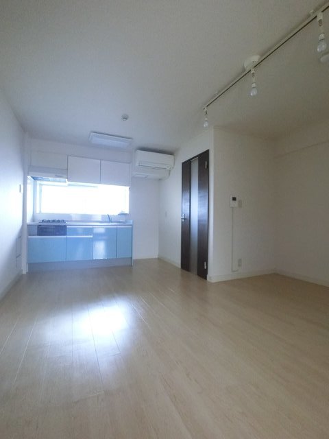 居室・リビング　※別部屋参考画像