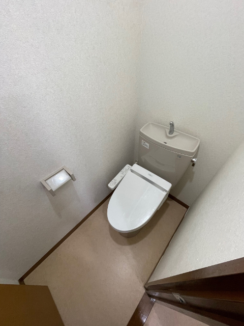 トイレ　別号室の写真です。